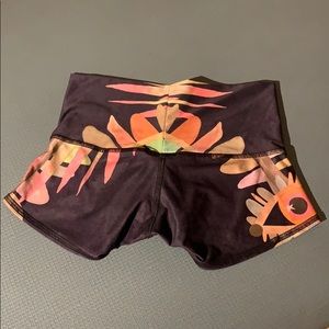 Teeki yogi shorts